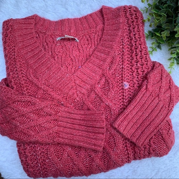 American Eagle | Rose Pink V Neck Cropped Sweater - Picture 2 of 16